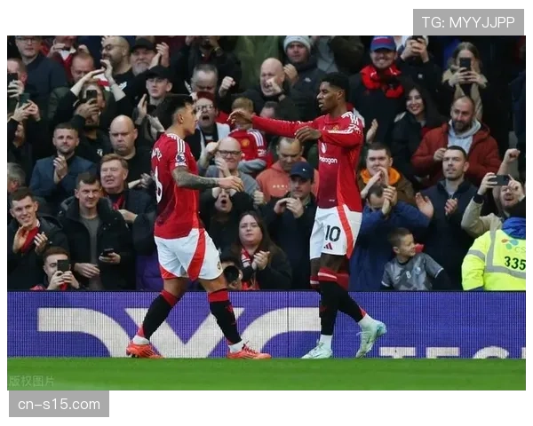 曼联因接连失利本赛季两度取消更衣室开放 引发球迷和媒体关注 曼联因接连失利本赛季两度取消更衣室开放 引发球迷和媒体关注