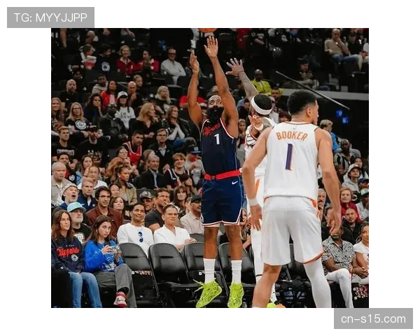 布克因伤缺阵太阳比赛,球队进攻组织受挫 布克因伤缺阵太阳比赛,球队进攻组织受挫