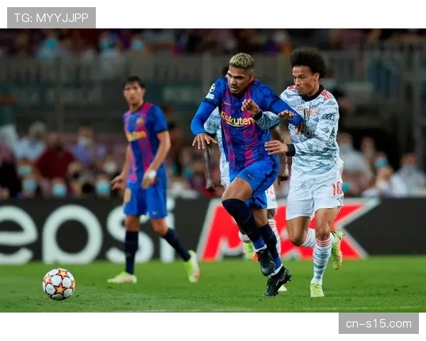 “诺坎普球迷致敬亚马尔，巴萨小将创年龄纪录”