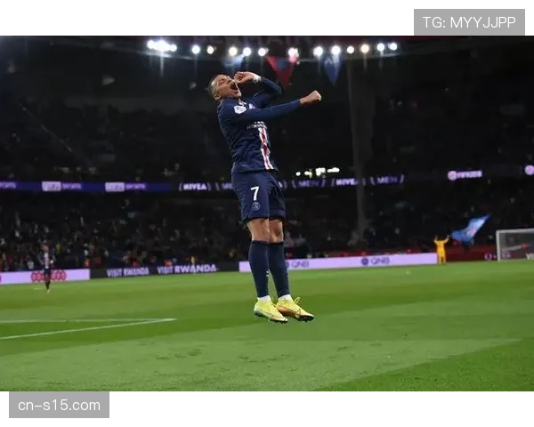 数据深度：2026年3月法甲联赛关键传球区域分布图显示，边路传中占比下降