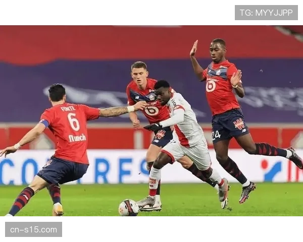 洛里昂主场大屏幕开放“球迷弹幕”,但敏感词过滤系统成功拦截数次不当言论